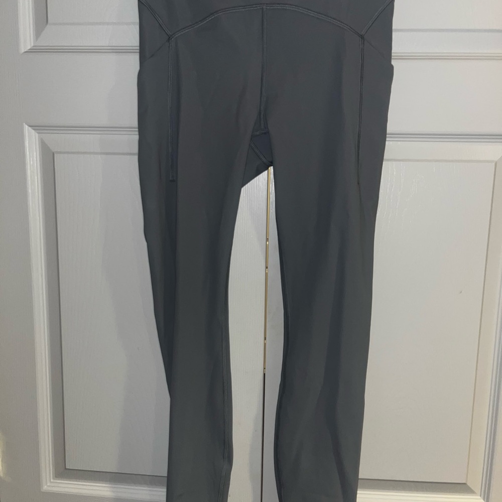 Lululemon Size 8 Power Thru High-Rise Tight 25” in Rhino Grey 🩶